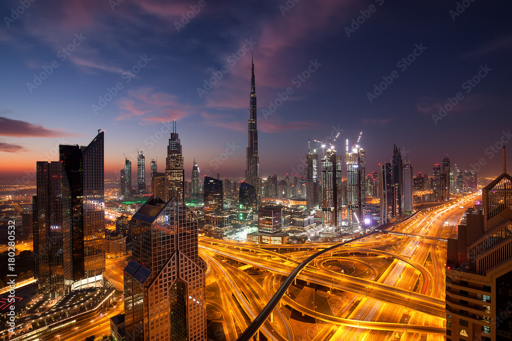 Fototapeta premium Eine Metropole im Lichterglanz, Dubai