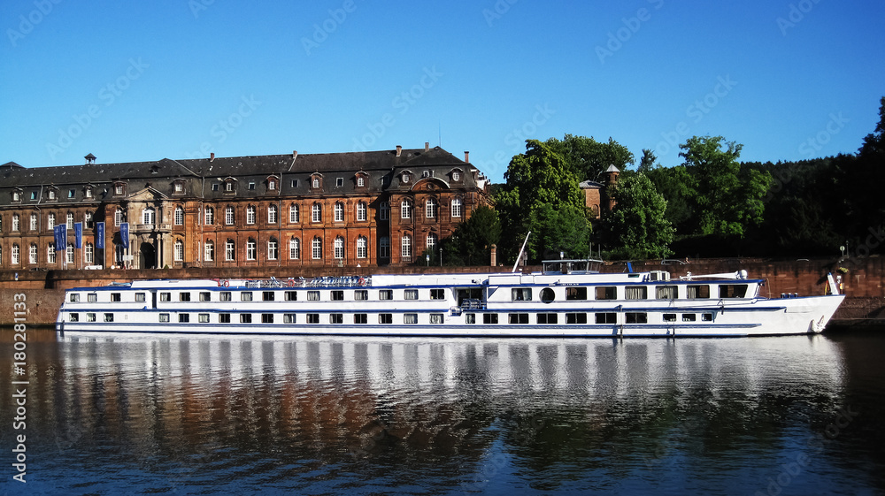 Obraz premium Ship in dock