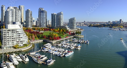 Autumn landscape with panoramic view of false creek in Vancouver downtown, BC, Canada © Fangzhou