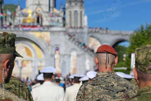 Fotografia Croatian soldiers at millitary pilgrimage in Lourdes, France