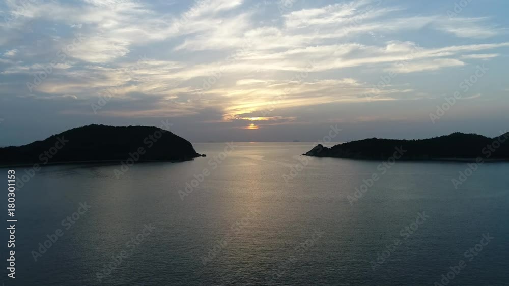 ドローン空撮 夕日 海 上昇 ドローン空撮 夕日 海 上昇