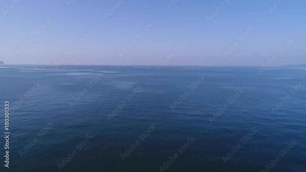 ドローン空撮 海 空 後退 ドローン空撮 海 空 後退