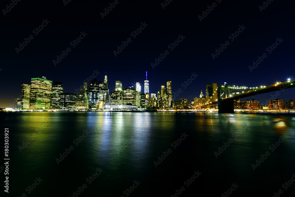 Naklejka premium New York City at night.