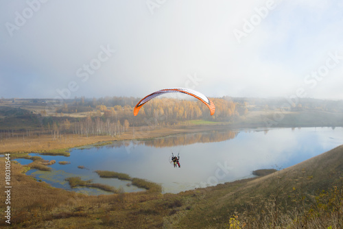 Flight on a motor paraplane above the Gorodischensky Lake