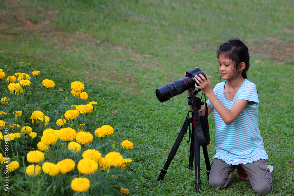 Asian girl learning to use dslr camera in the garden