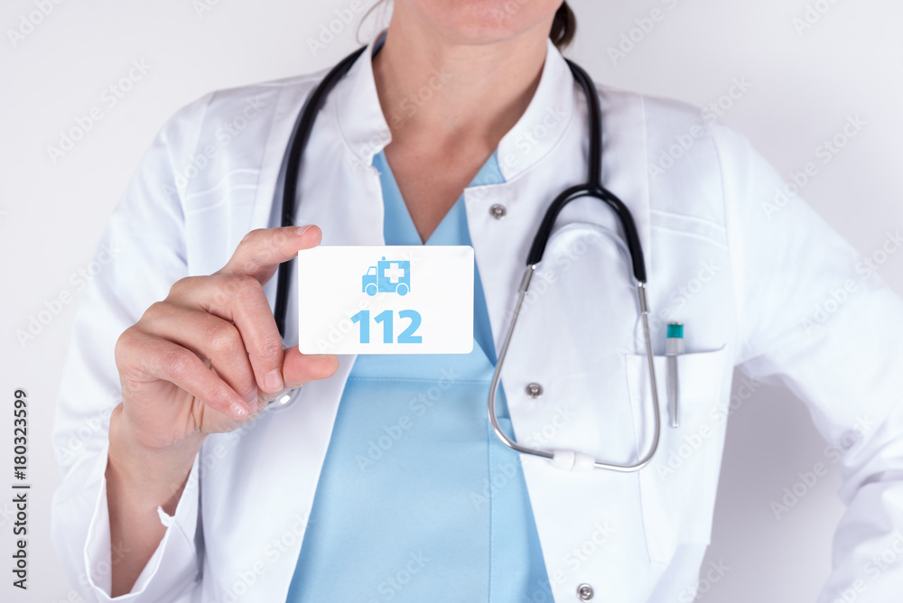 Arzt mit Krankenwagen und 112 Notruf Arzt mit Krankenwagen und 112 Notruf