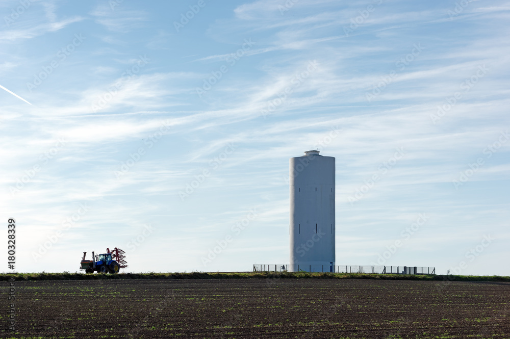 engin agricole sur champ de Charente maritime engin agricole sur champ de Charente maritime