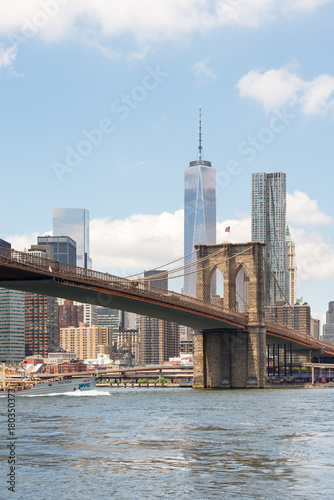 Brooklyn Bridge view and Manhattan skyline © Paolo