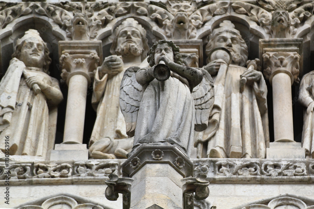 L'angle sonneur de la cathédrale d'Amiens