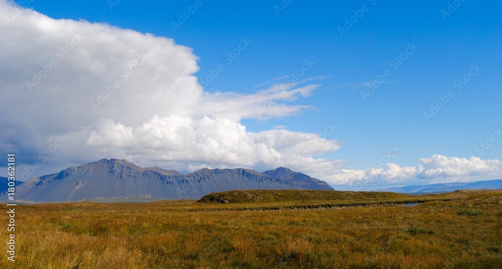 Fototapeta premium Paysage d'Islande, montagnes