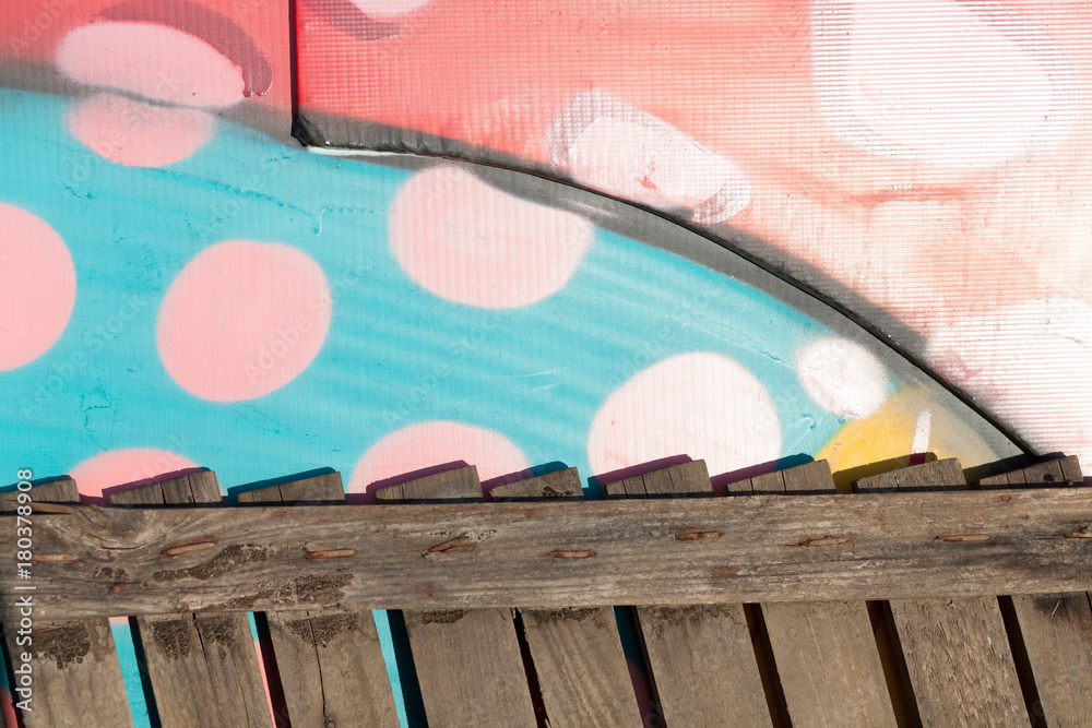 Obraz premium wooden fence on dotted colorful background canvas