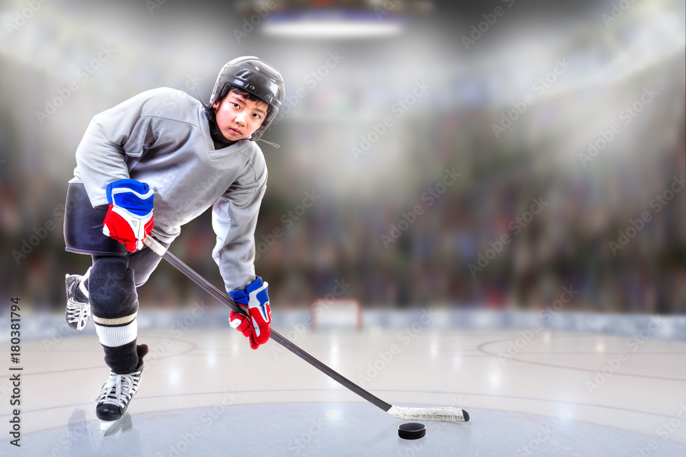 Naklejka premium Junior Hockey Player Puck Handling in Arena