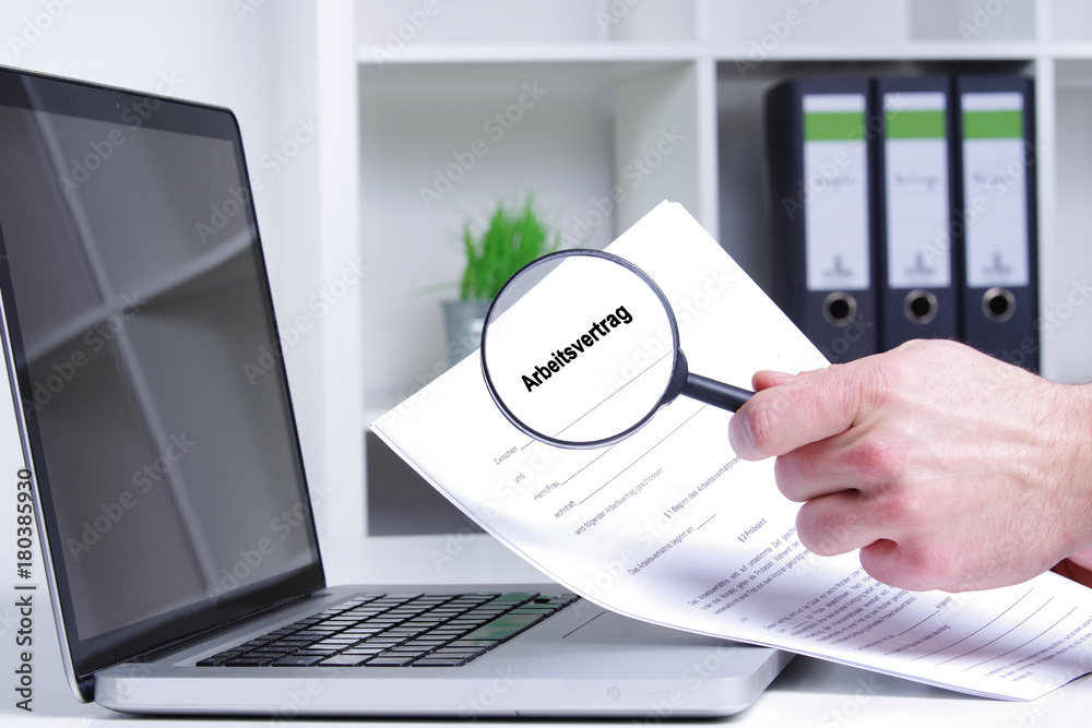 Arbeitsvertrag, einen Vertrag unterschreiben Stock Photo Adobe Stock