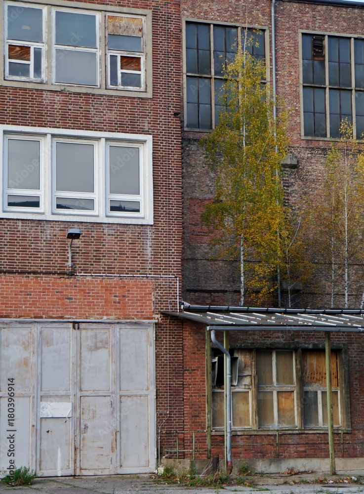 Naklejka premium Fabrikgelände mit Backsteinbauten
