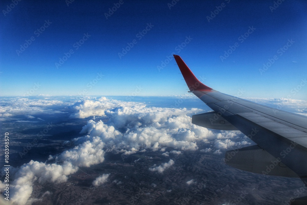 Obraz premium Clouds and landscape from an airplane