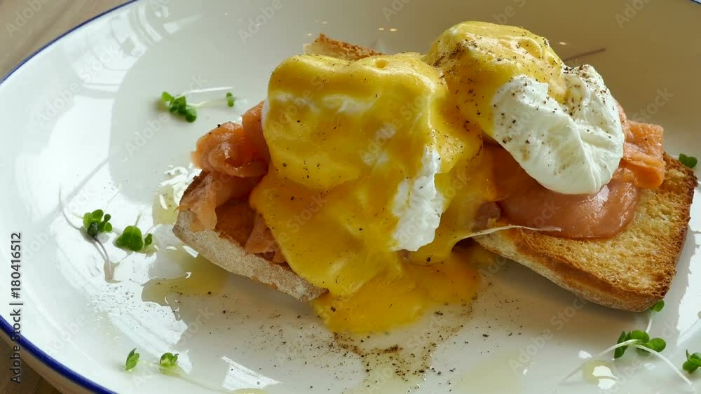 Eggs Benedict with Smoked Salmon
