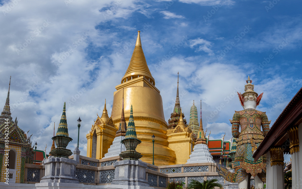 gold pagoda in grand palace 
