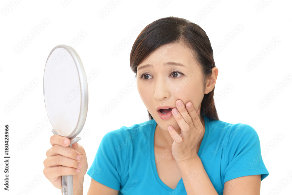 肌荒れが気になる女性 肌荒れが気になる女性
