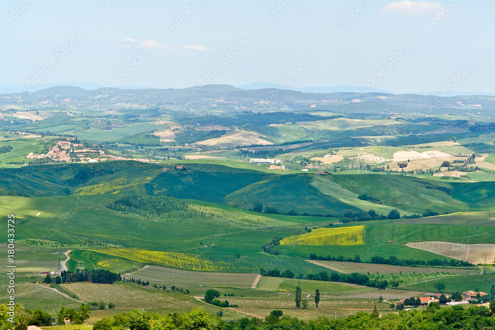 Fototapeta premium Typical Tuscany Landscape with Houses and Hills - Tuscany, Italy