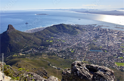 テーブルマウンテンから見下ろしたケープタウン-2