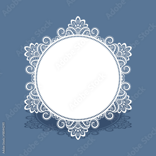 Round doily with lace border pattern