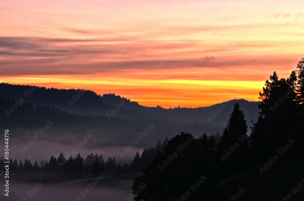 Fototapeta premium Sonnenaufgang im Emmental