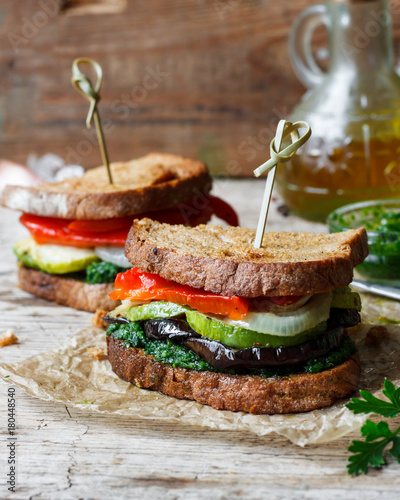 sandwich with grilled vegetables and pesto sauce