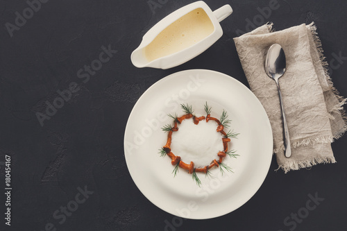Valokuva Delicious cream soup with honey fungus top view