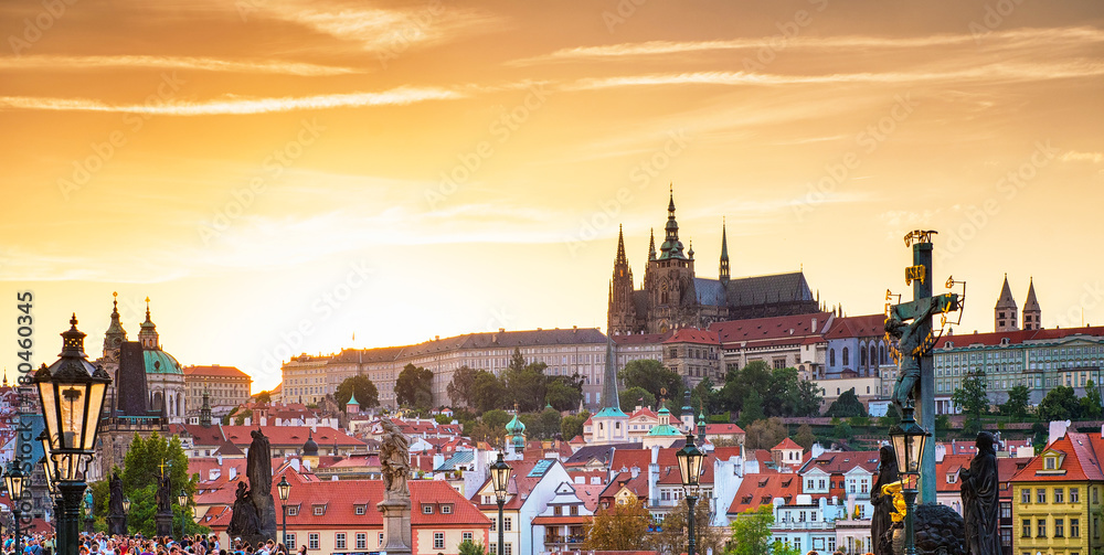 Obraz premium Prague castle at sunset