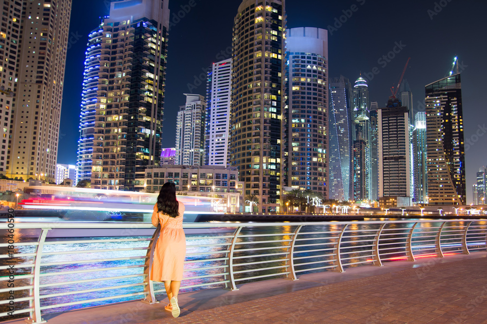Fototapeta premium Girl enjoying Dubai marina view at night