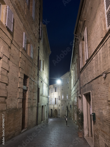 Fototapeta Naklejka Na Ścianę i Meble -  Fermo (Marches, Italy) by night