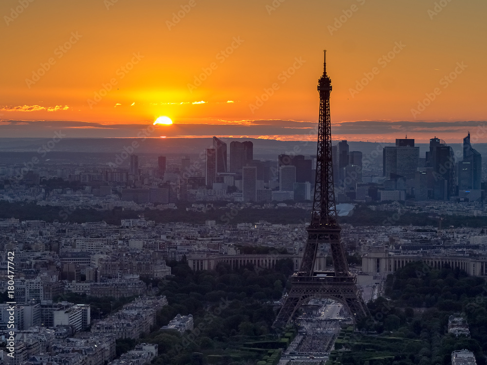 Obraz premium Eiffel Tower at Sunset
