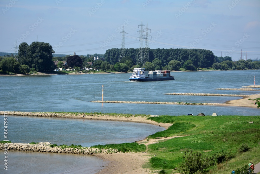 Obraz premium Rheinlandschaft mit Blick auf Merkenich