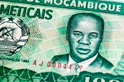 Mozambiquian 100 Metical banknote photo