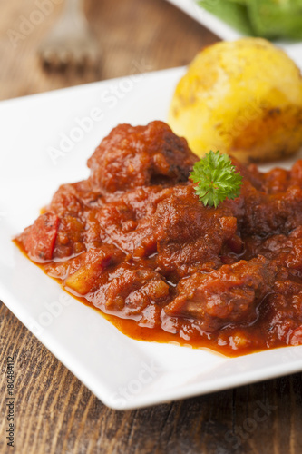 ungarisches Gulasch mit Kartoffeln