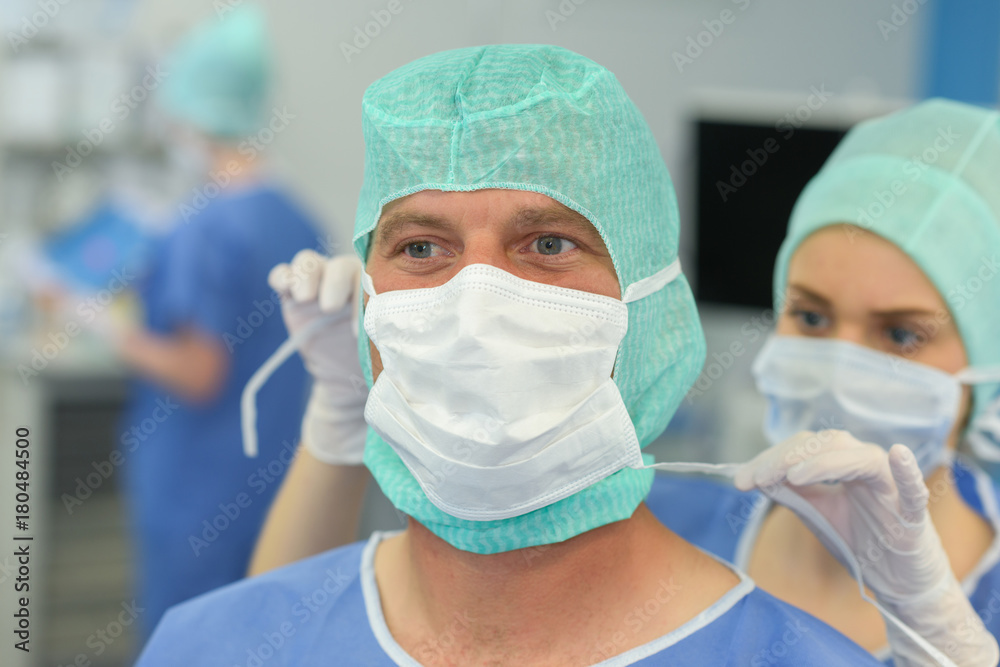 surgeon getting ready to operate