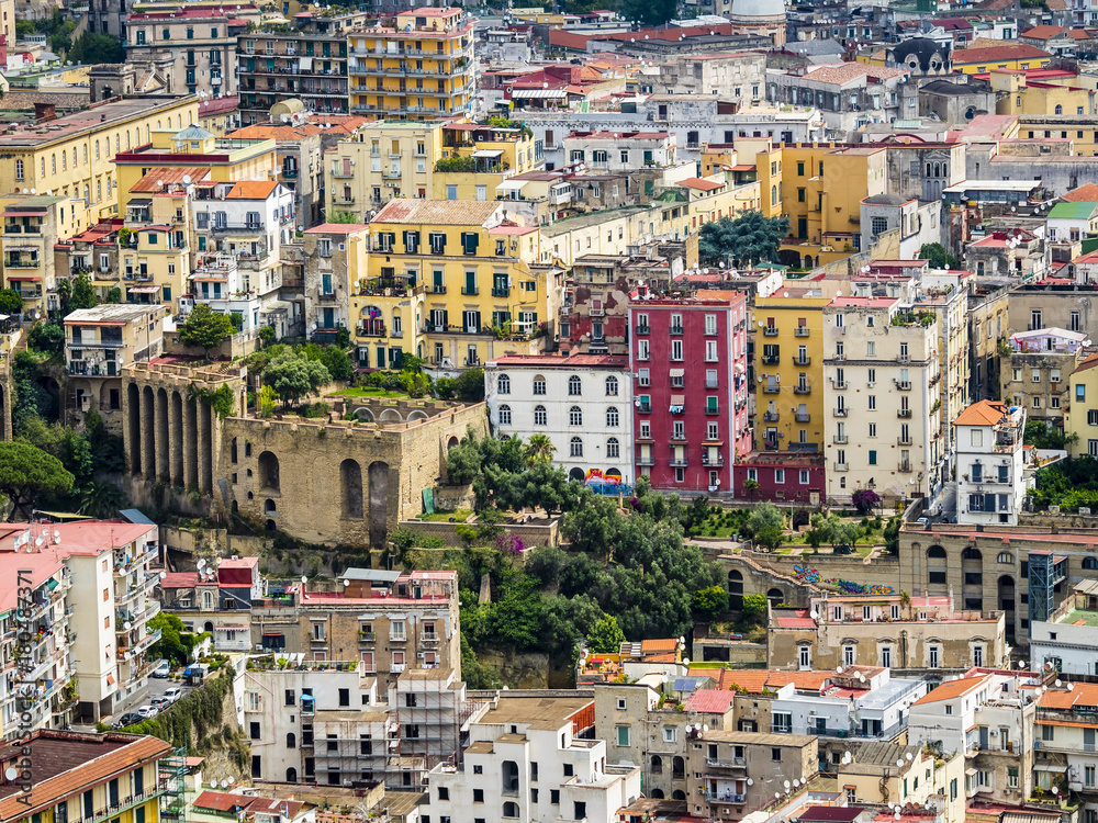Castel Sant'Elmo, Blick vom Belvedere San Martino auf die Altstadt von Neapel, Neapel, Kampaniem, Italien