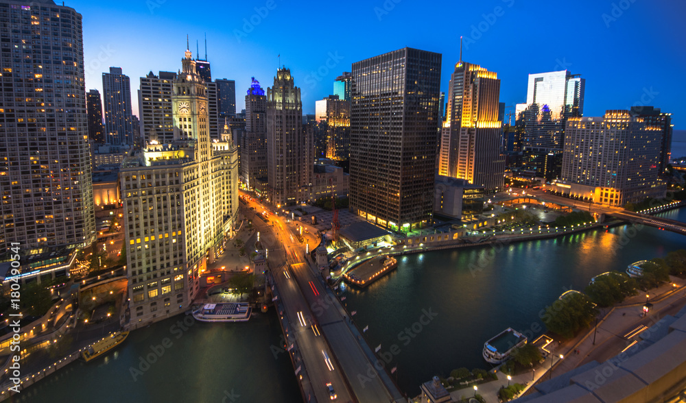 Obraz premium Chicago skyline aerial view at dusk, United States