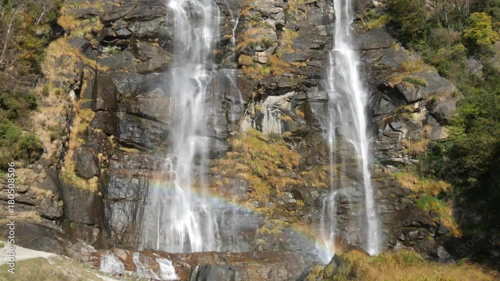 Cascata di Acquafraggia in provincia di Sondrio Cascata di Acquafraggia in provincia di Sondrio