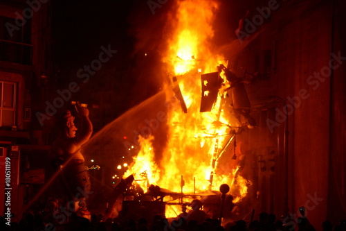 Fallas de Valencia, España. Quema de hogueras en fiestas declaradas de interes turistico internacional