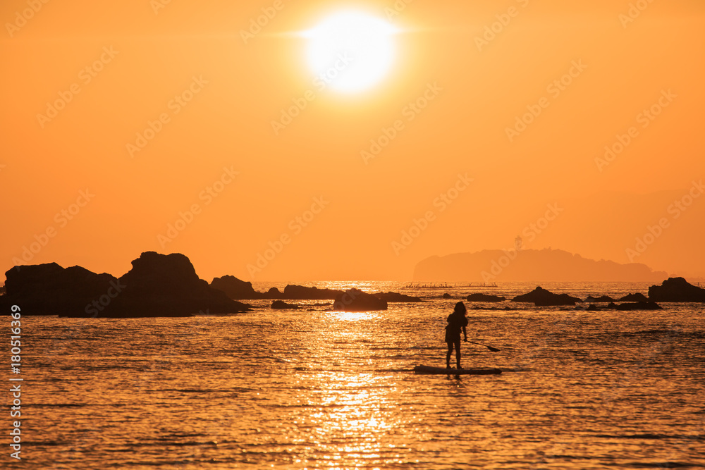 葉山海岸の夕焼け富士山