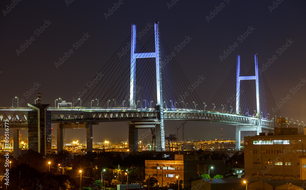 Obraz premium 横浜市鶴見区大黒町からベイブリッジ夜景