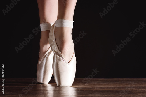 Fotografia Feet of dancing ballerina
