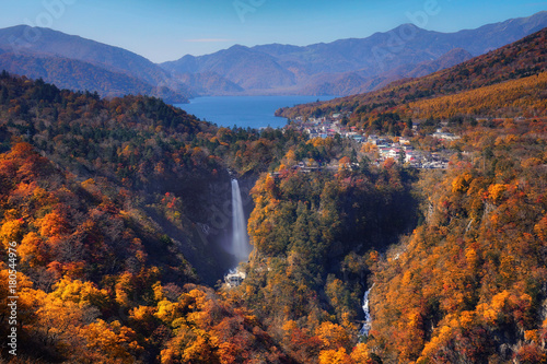 Fototapeta Naklejka Na Ścianę i Meble -  Landscape scene of Kegon waterfall with autumn season with the Chuzenji lake at Nikko, Japan. travel and sightseeing concept