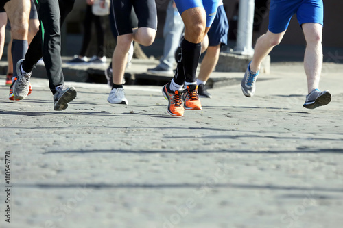 Fototapeta Naklejka Na Ścianę i Meble -  athletes run marathons on the pavement