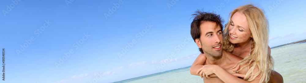 Couple in honeymoon in tropical island - banner template web Couple in honeymoon in tropical island - banner template web