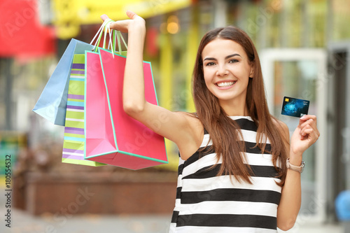 Young woman with shopping b...