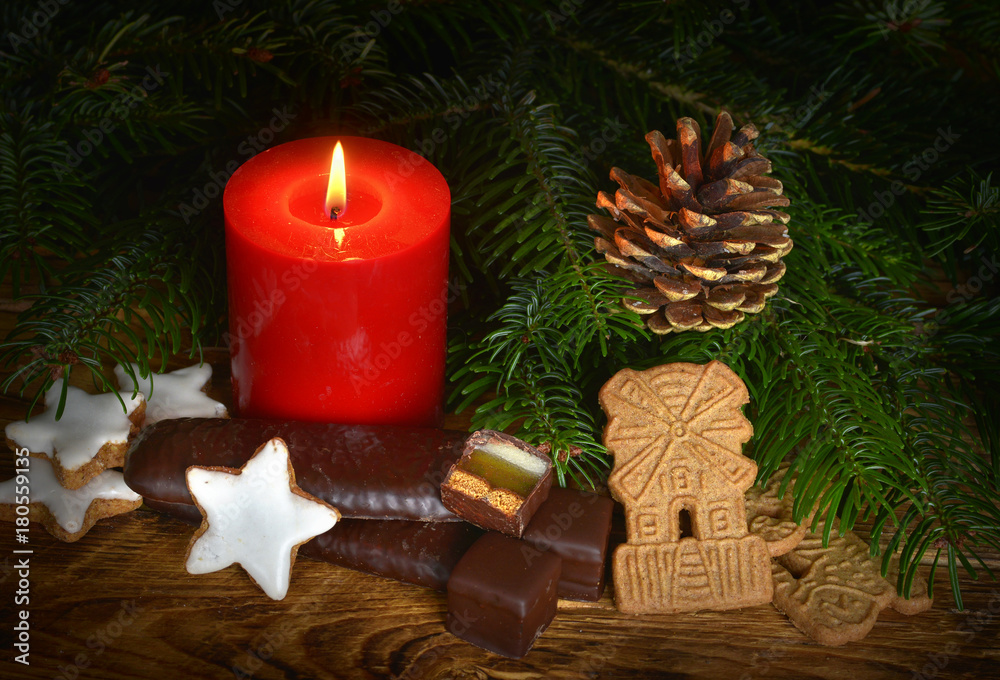 Kerze mit Weihnachtsgebäck Kerze mit Weihnachtsgebäck