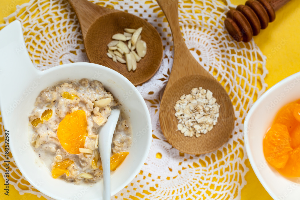 Haferbrei zum Frühstück, Vogelperspektive Haferbrei zum Frühstück, Vogelperspektive