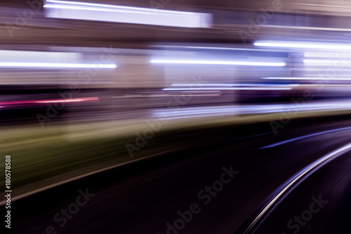 langzeitbelichtete strassenbahnschienen in berlin bei nacht © Armin